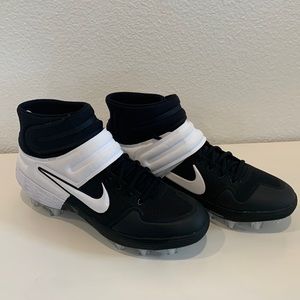 Mens size 13.5 nike high top cleats. Never worn